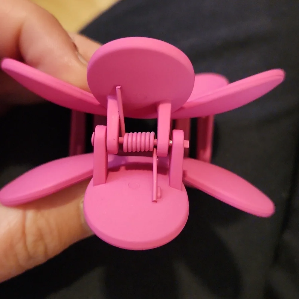 Pink flower hair clip - Picture 4 of 7